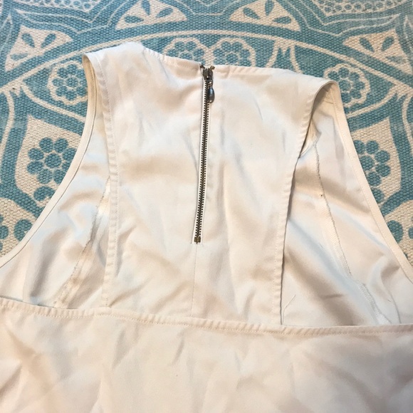 🚫SOLD🚫BR cream zip tank. - Picture 4 of 4